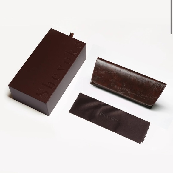 SHEVOKE Gini Black Sunglasses / As seen on Kendall Jenner / new in original box - Picture 5 of 6